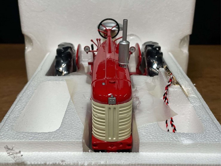 1/16-farmall-450-50th-anniversary-nib-ertl-image-3