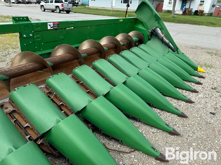 2021-john-deere-c18r-image-10