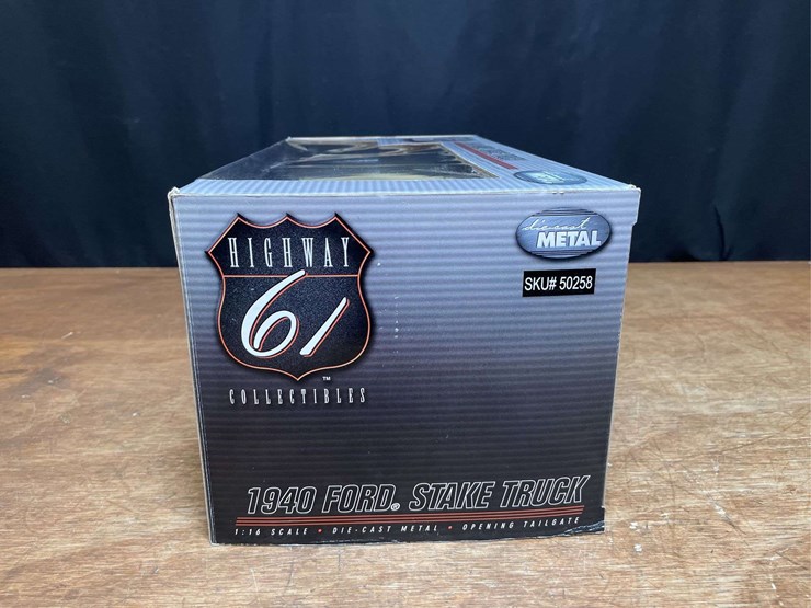 1/16-ford-stake-truck-nib-dcp-image-5