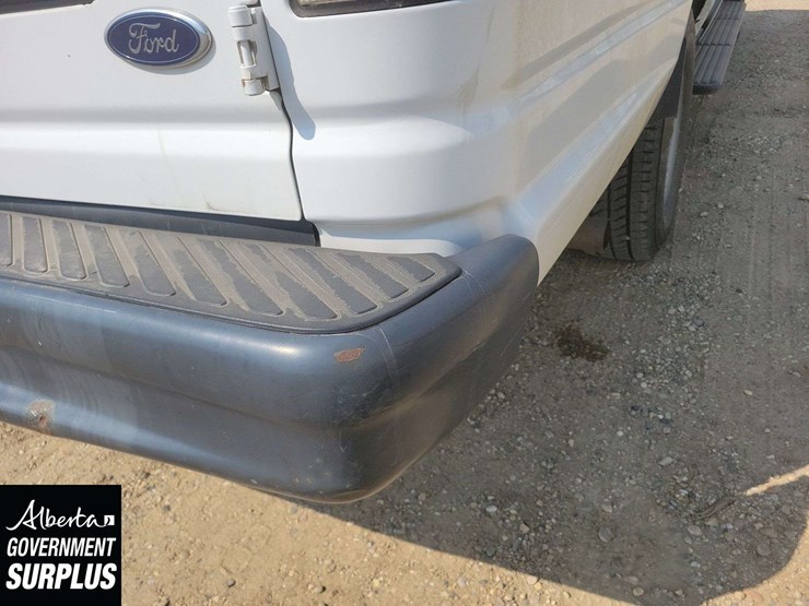 2014-ford-cargo-image-37