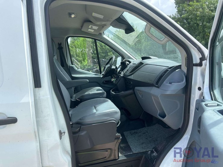 2015-ford-transit-image-21