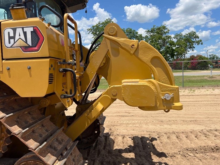 2019-caterpillar-d6-image-24