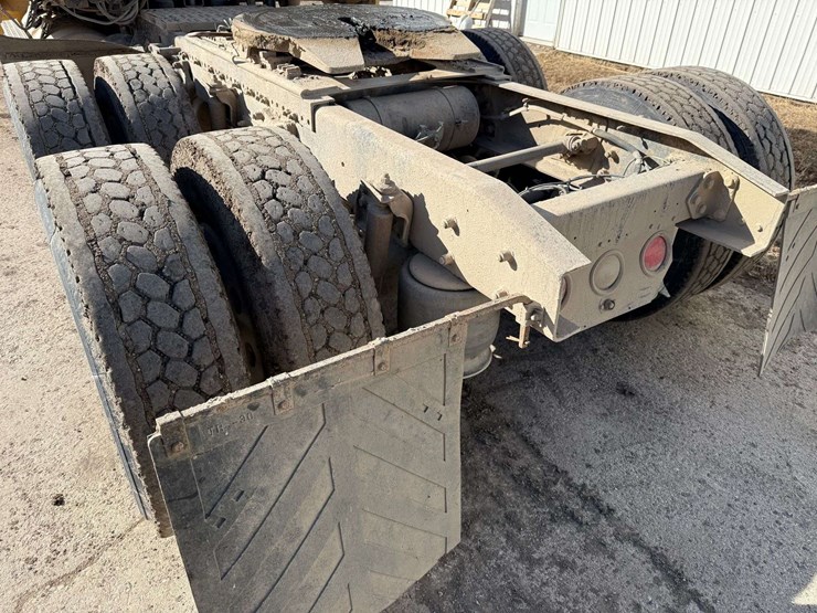 1993-freightliner-fld112-image-28