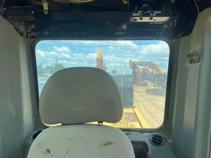 2006-caterpillar-330dl-image-45