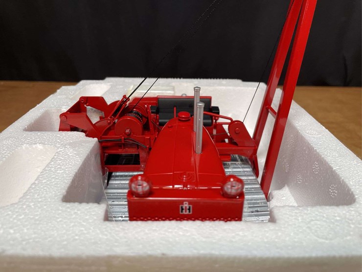 1/25-ih-td24-crawler-w/superier-pipe-layer-nib-sc-image-5