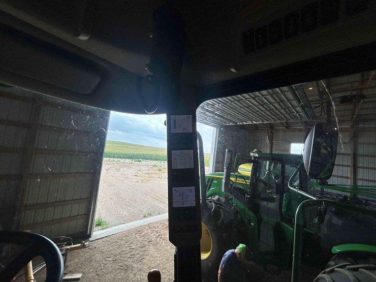 2011-john-deere-9770-sts-image-34
