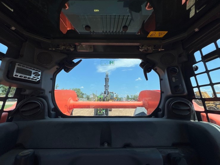 2020-kubota-ssv75-image-30