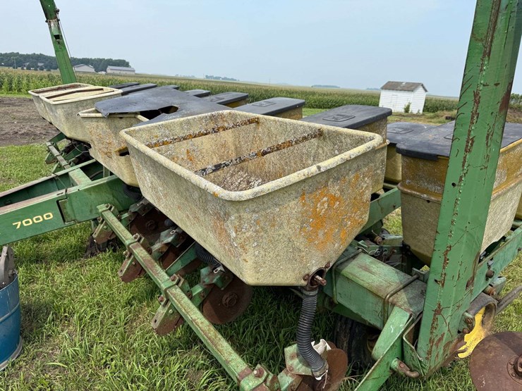 john-deere-7000-image-10