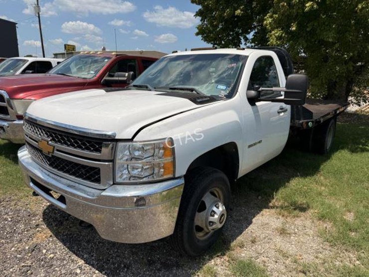 2012-chevrolet-3500-image-1
