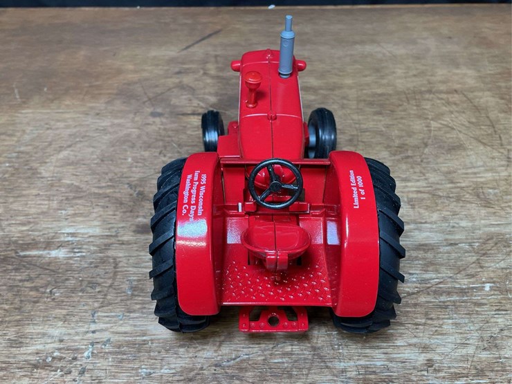 1/16-ih-650-1995-wisconsin-nib-ertl-image-7