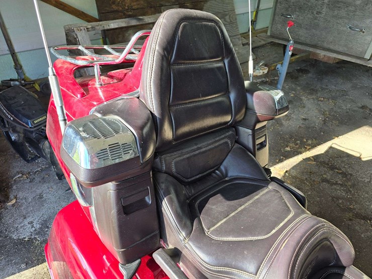 1996-honda-goldwing-gl1500se,-101,566-miles,-am/fm/tape,-air-ride,-new-front-and-rear-tires,-works-a-image-25