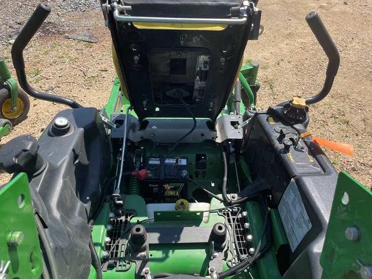 2022-john-deere-la-image-17