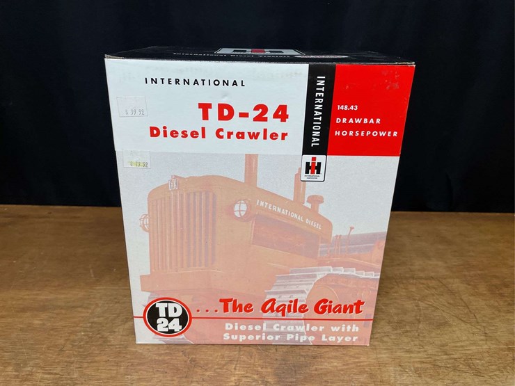 1/25-ih-td24-crawler-w/superier-pipe-layer-nib-sc-image-13