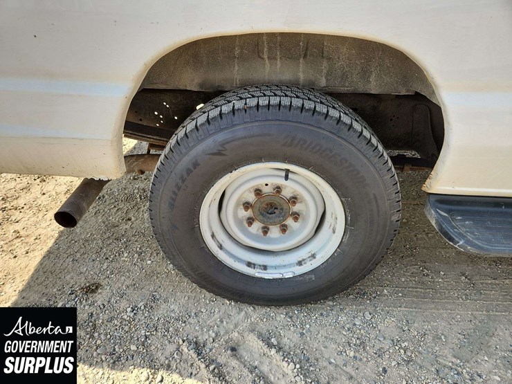 2014-ford-cargo-image-11