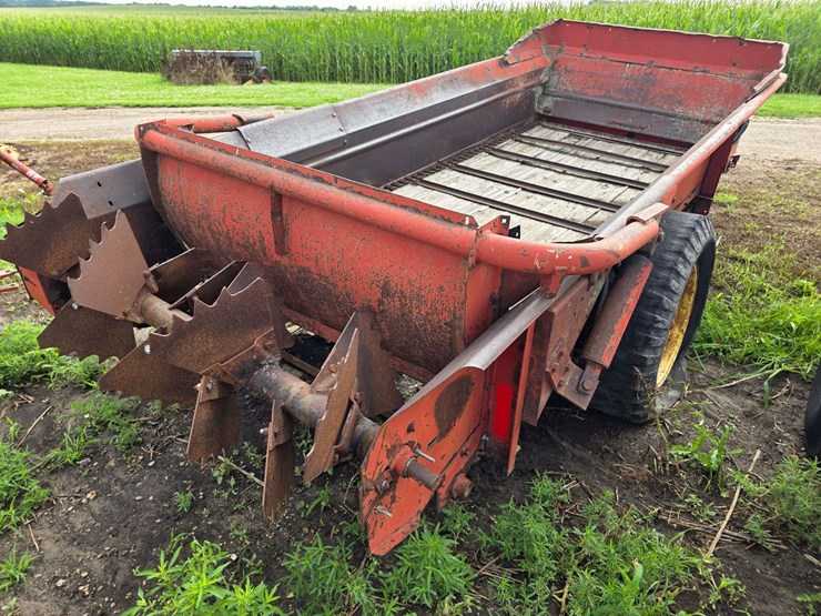 new-holland-520-image-12
