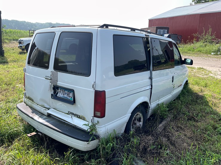 2001-chevrolet-astro-image-3