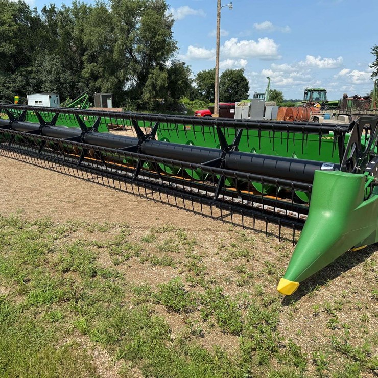 2011 JOHN DEERE 635F