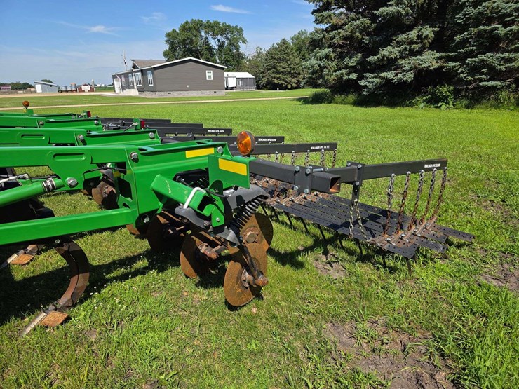 2016-john-deere-18-image-42