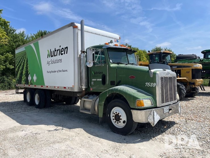 1999-peterbilt-385-image-5