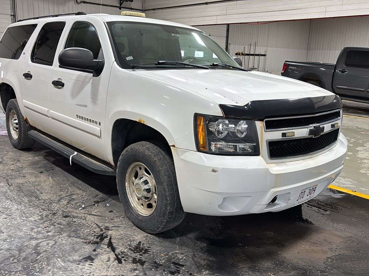 2007-chevrolet-suburban-image-7