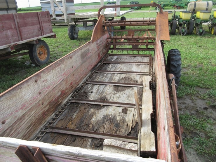 david-bradley-manure-spreader-image-2