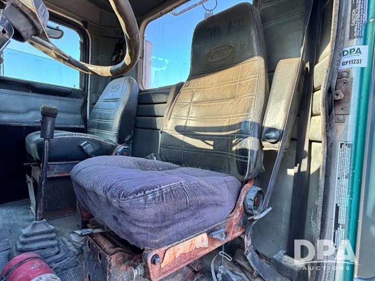 1993-peterbilt-377-image-71
