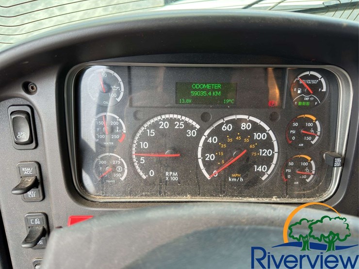 2017-freightliner-114sd-image-21