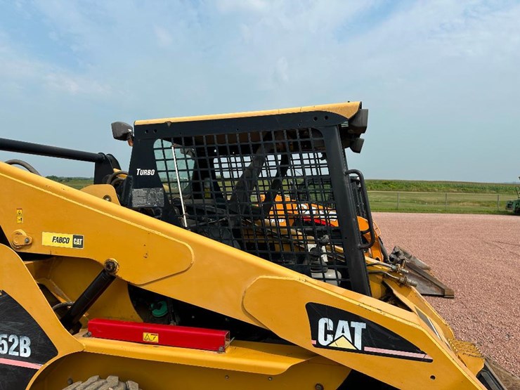 caterpillar-252b-image-20