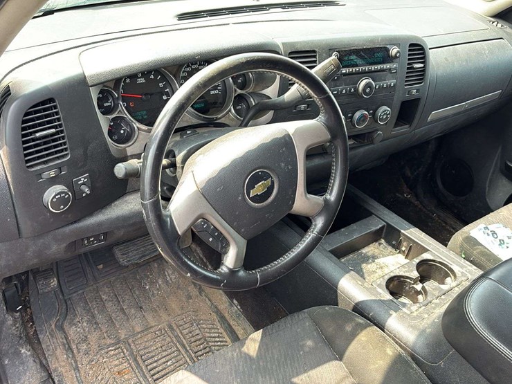 2011-chevrolet-silverado-1500-image-19