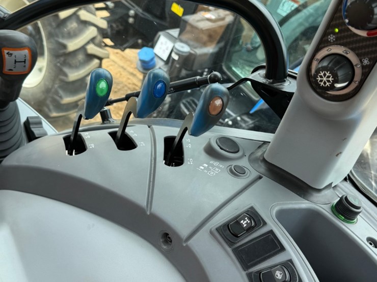 new-holland-ts6.110-image-18