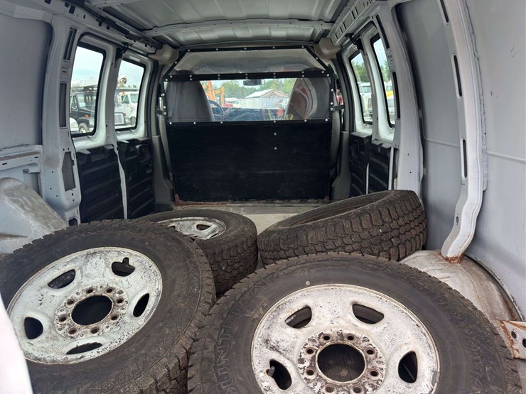 2010-chevrolet-express-2500-image-20