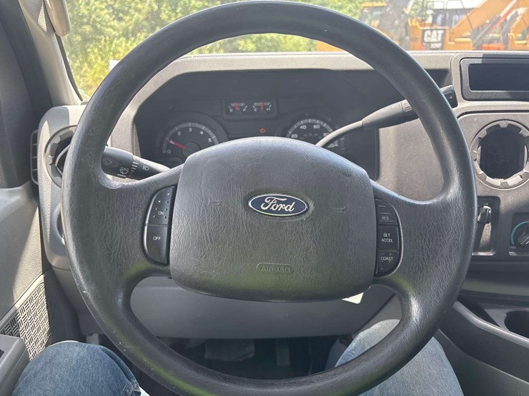 2014-ford-cargo-image-13