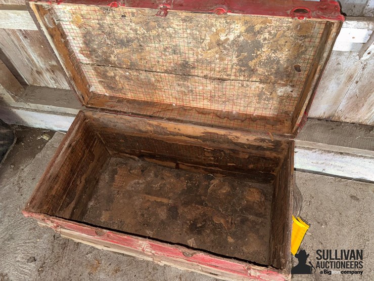 antique-trunk-image-9
