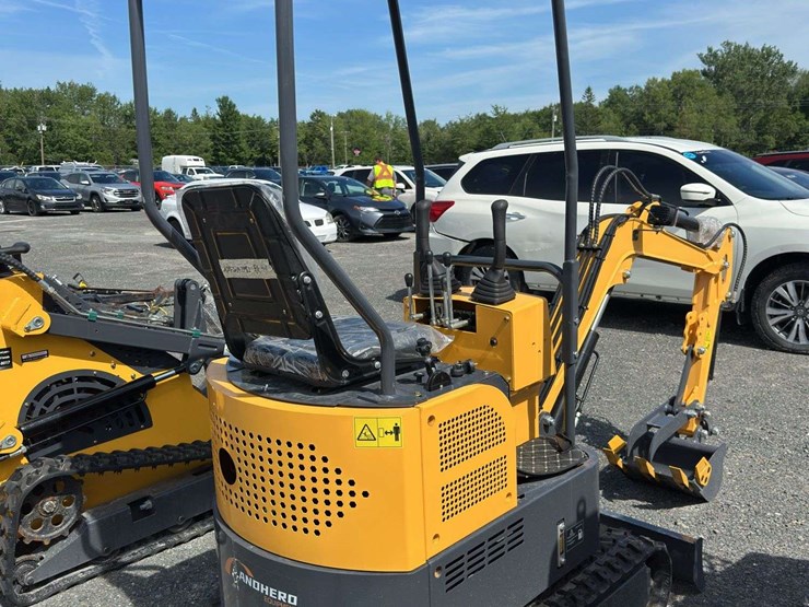 2025-landhero-ldh-kn16-hydraulic-mini-excavator-image-3