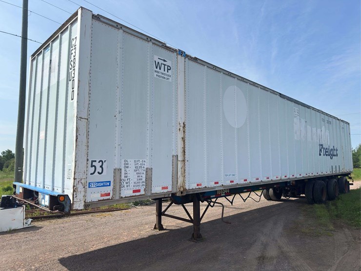max-atlas-tridem-container-chassis-with-53’-stoughton-container-image-1