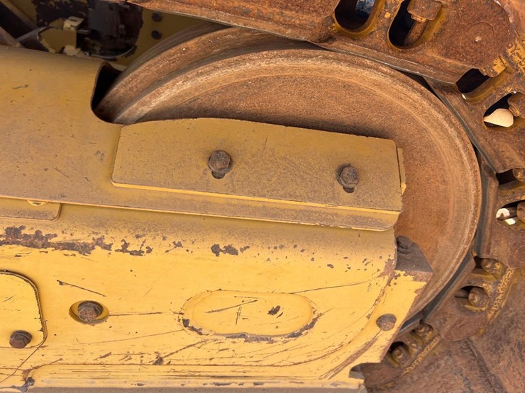 2021-caterpillar-d3-lgp-image-24