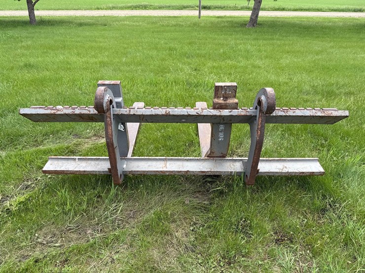 volvo-mount-payloader-pallet-forks-image-3