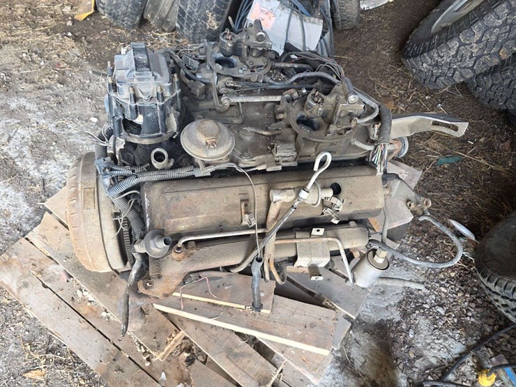 1982-chevrolet-camaro-z28-engine,-305-cross-fire-injected-v8,-ran-strong-when-removed-image-4