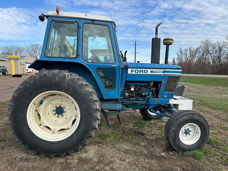 1981-ford-7700-image-6
