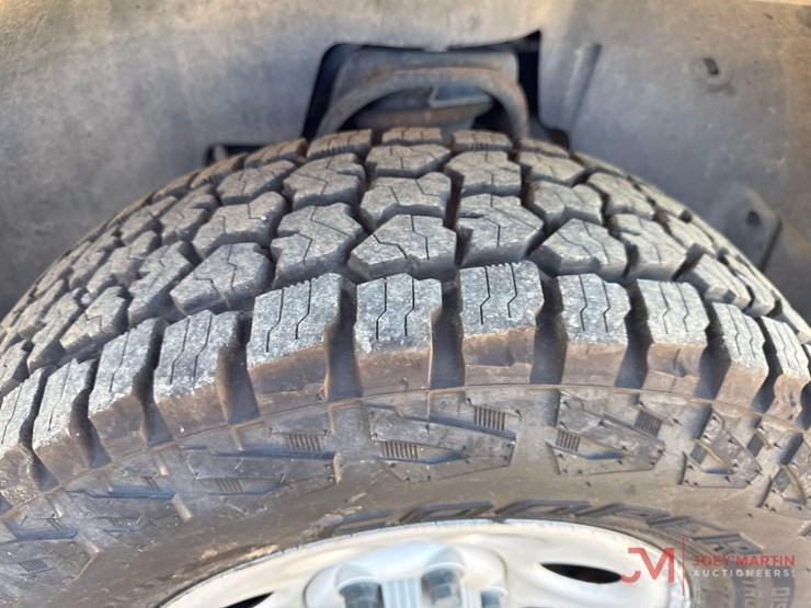2009-cheverolet-silverado-pickup-truck-image-11