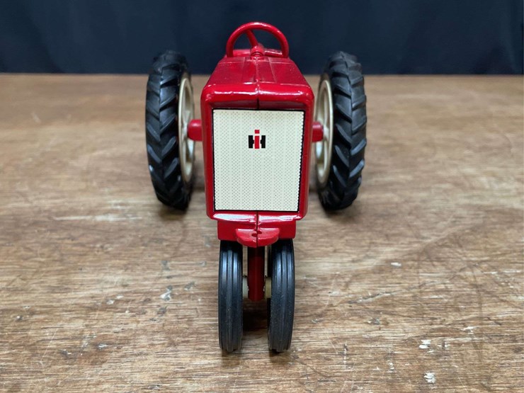 1/16-farmall-404-ertl-image-10