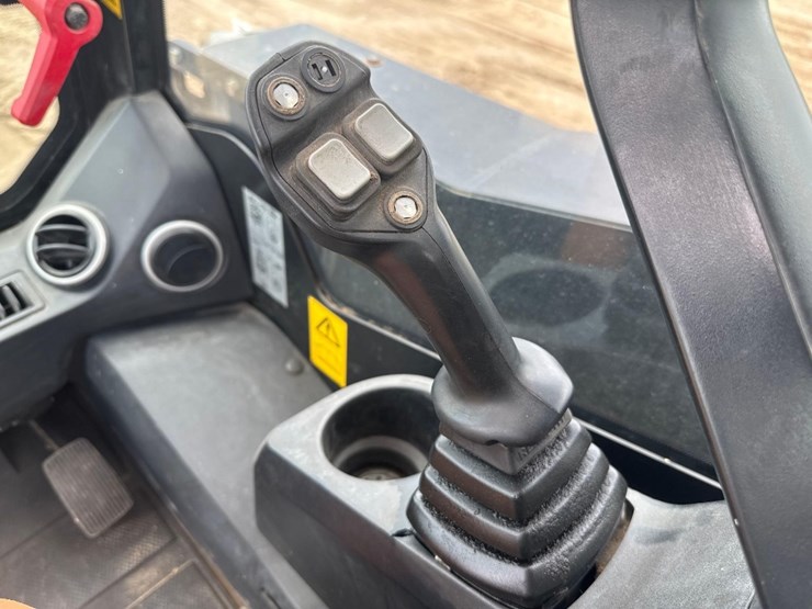 2015-jcb-320t-eco-image-27