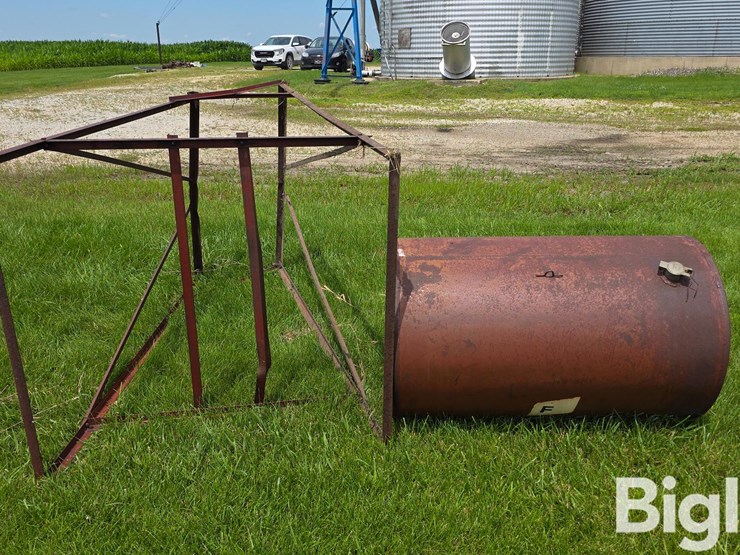 300-gallon-fuel-tank-&-stand-image-4