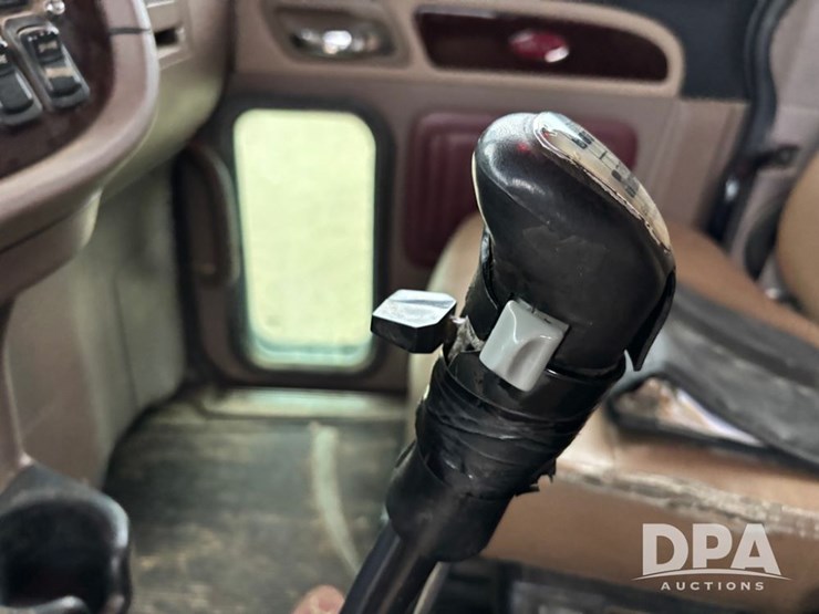 2012-peterbilt-386-image-39