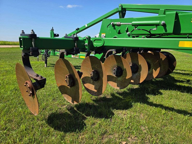 2016-john-deere-18-image-33