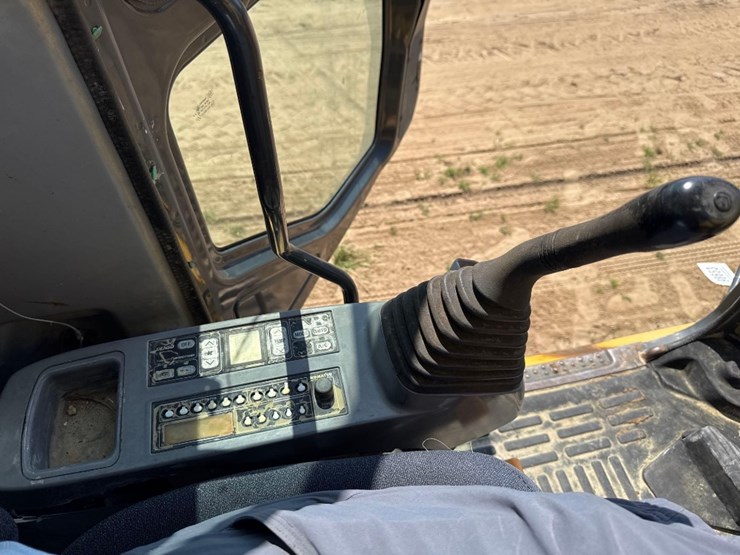 2005-komatsu-pc400-lc-7l-image-42