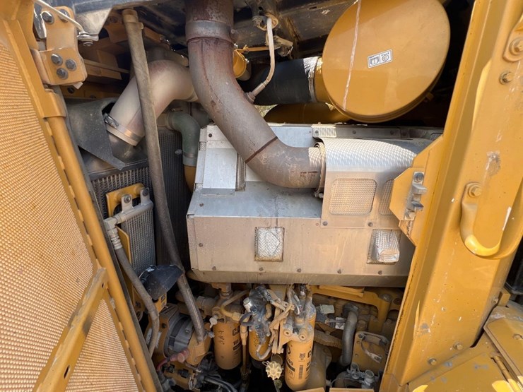 2015-caterpillar-d9t-image-29