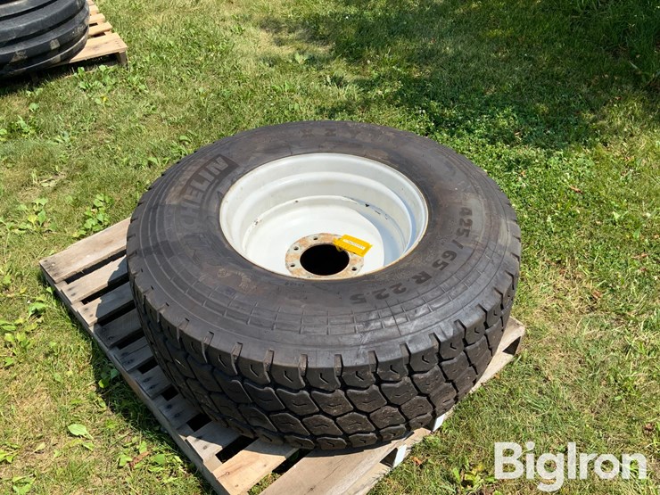 michelin-425/65r22.5-tire-on-8-bolt-rim-image-3