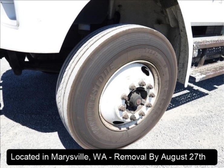 2003-freightliner-fl70-image-30