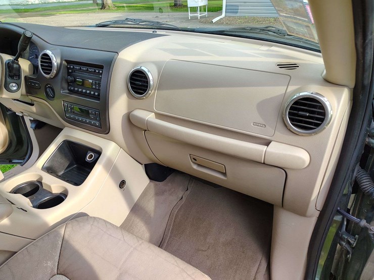 2003-ford-expedition-image-25
